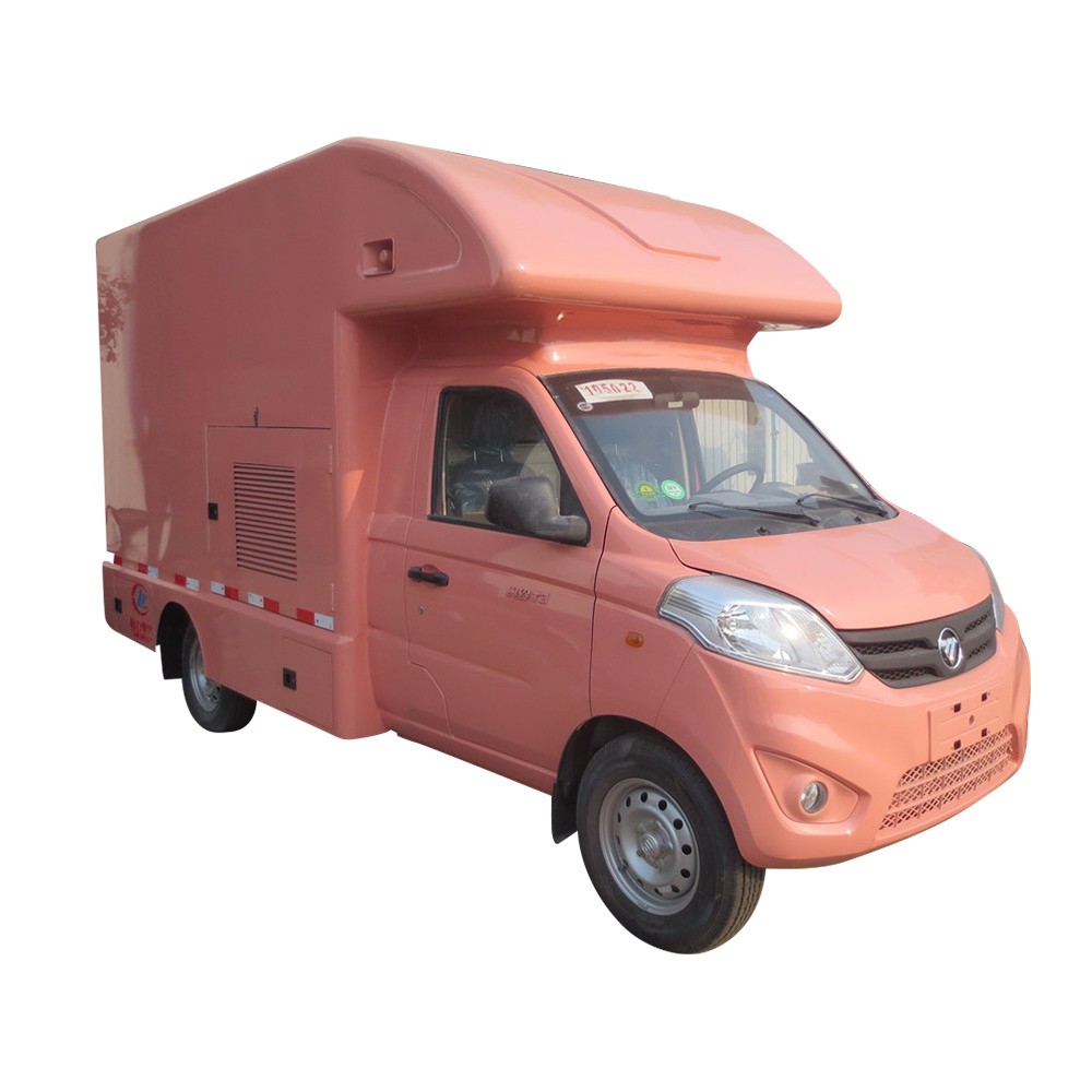 4 * 2 Truk Penjual Makanan
