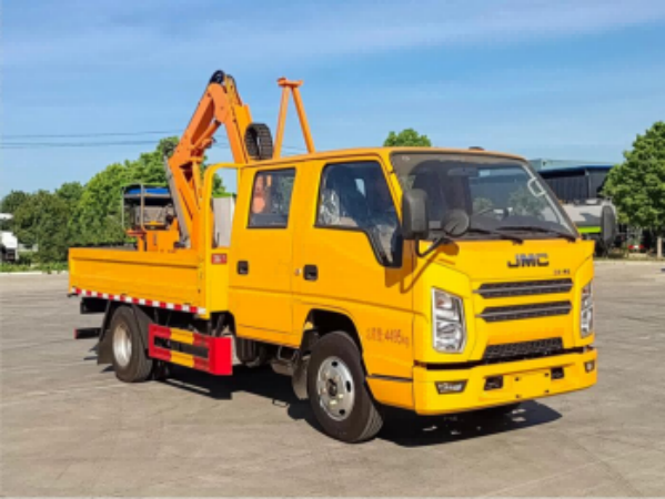 Truk pemangkas pohon dan taman